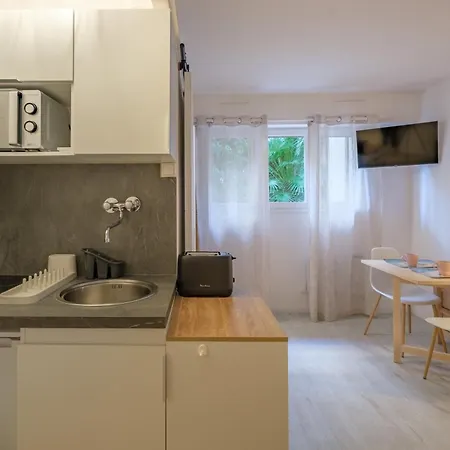 Διαμέρισμα Charming Flat With Garden In Juans-Les-Pins Αντίμπ